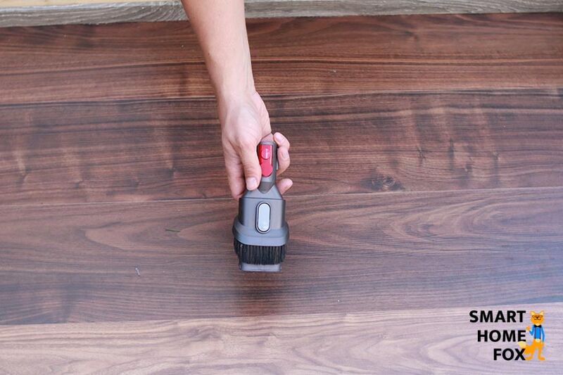 The Dyson V8 Absolute combo accessory nozzle